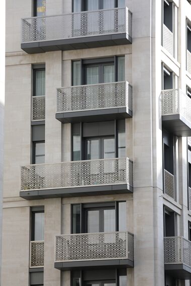 ConceptSystem 77 Doors, ConceptPatio 130 Sliding & Folding, CS 86-HI (c) Cancelled Systems, CW 86 Standard Façades and CW 86-EF Façades - 190 The Strand located in London, United Kingdom