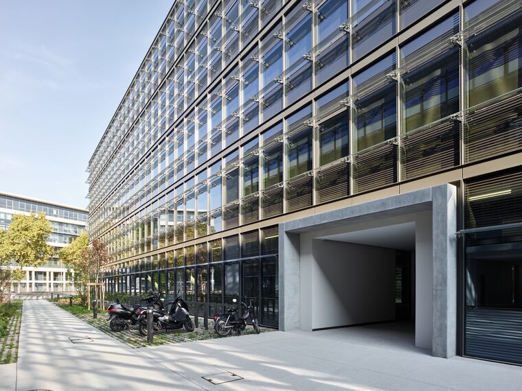 ConceptWall 86 Façades, ThermoSystem 68 Windows, ConceptWall 50 Façades and TS 68-HV Windows - Office building Jardins du Lou located in Lyon, France