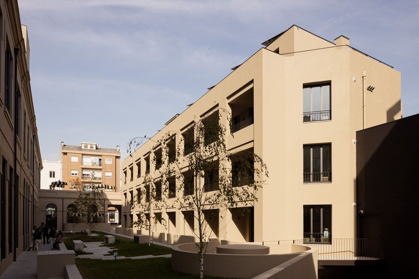 SlimLine 38 Windows - Edificio Pharmacia located in Porto, Portugal
