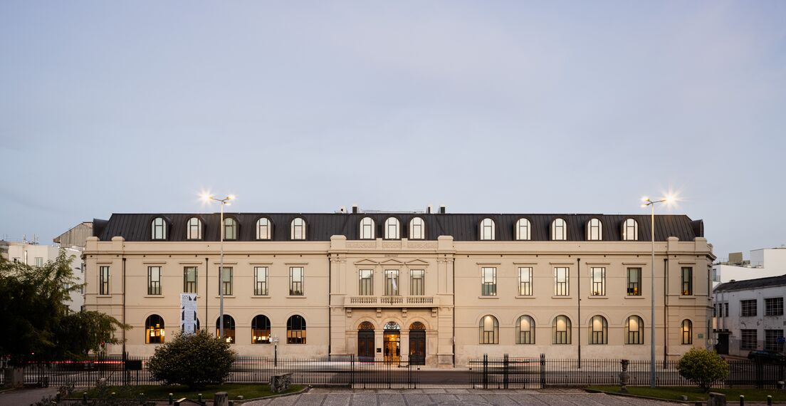 SlimLine 38 Windows - Edificio Pharmacia located in Porto, Portugal