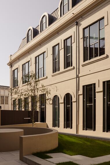 SlimLine 38 Windows - Edificio Pharmacia located in Porto, Portugal