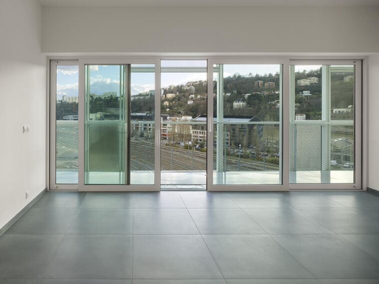 ThermoSystem 68 Windows and ConceptPatio 68 Sliding & Folding - Tour Ycone located in Lyon, France