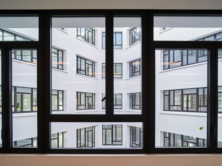 52 Champs Elysées located in Paris, France