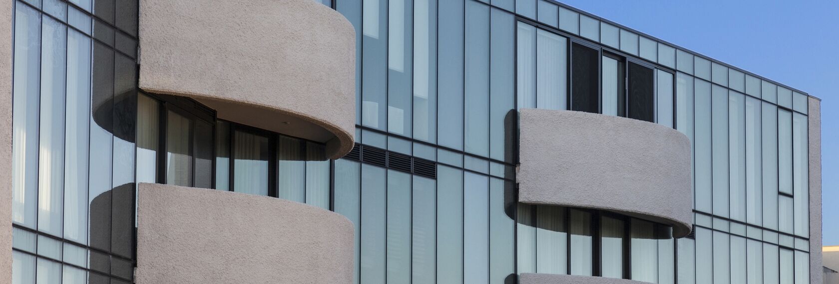 ConceptPatio 130 Sliding & Folding, ConceptWall 50 Façades, SlimLine 68 Windows and ConceptSystem 77 Doors - The Esplanade located in Brighton, Australia