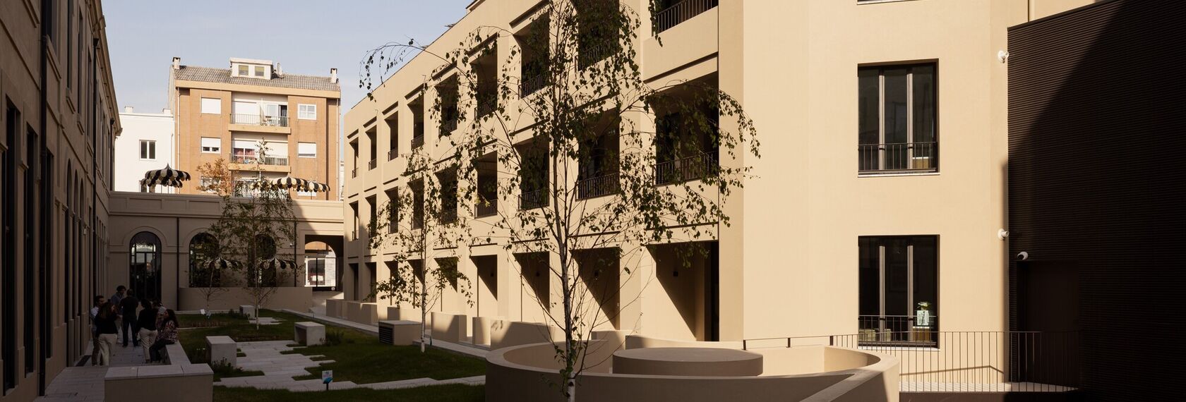 SlimLine 38 Windows - Edificio Pharmacia located in Porto, Portugal