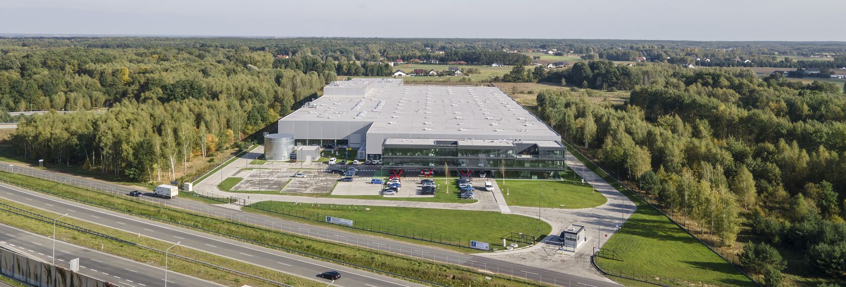 ConceptWall 60 Façades, ConceptWall 50 Façades, Paralline Cladding, ConceptSystem 59Pa Windows, HiFinity Sliding & Folding, Fixscreen Minimal Solar Shading, MasterPatio Sliding & Folding, CW 50-HI Façades, CW 60-HI Façades, MasterLine 8 HI Windows, CW 50-FP Façades, MasterLine 8-HI Doors, MasterLine 8 Pivot Door Doors and CS 77 Fire Proof Doors - Reynaers Central Europe Campus located in Przeszkoda, Poland
