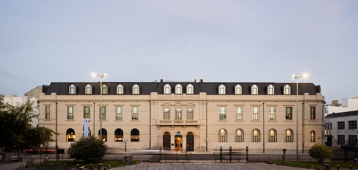 SlimLine 38 Windows - Edificio Pharmacia located in Porto, Portugal