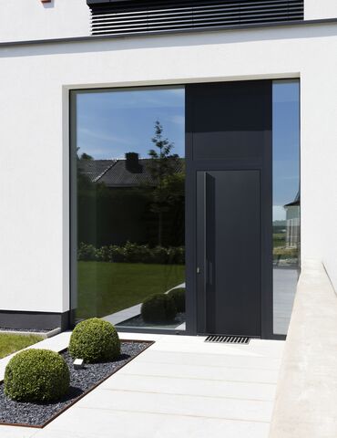 Deurtrekker op zwarte MasterLine paneeldeur