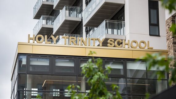 Vision 50 Doors, ConceptSystem 77 Windows, ConceptFolding 77 Sliding & Folding, CW 50 Standard Façades and CW 50 Façades - Apartmentcomplex Holy Trinity School and Vibe Apartments located in London, United Kingdom